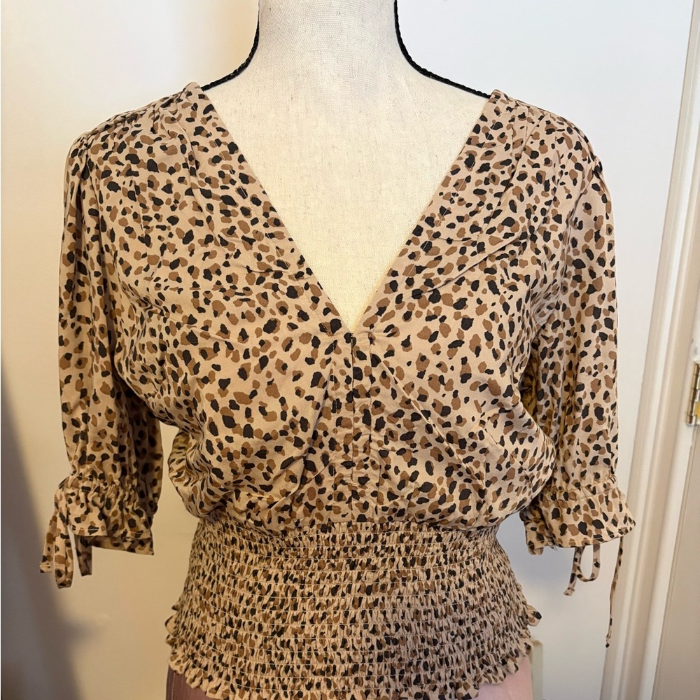 Abercrombie & Fitch Leopard Print V-Neck Smocked Blouse Boho sophisticated